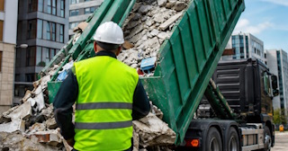 Вывоз строительного мусора в Выксе: услуги лицензированной компании — ПроМусор